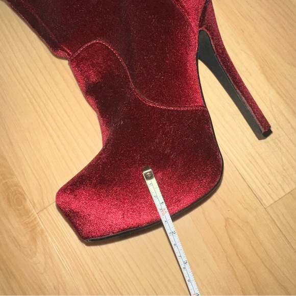 Shoe Dazzle Over-the-Knee / Thigh High Platform Velvet-Like Boots, Size 7 - Picture 9 of 10